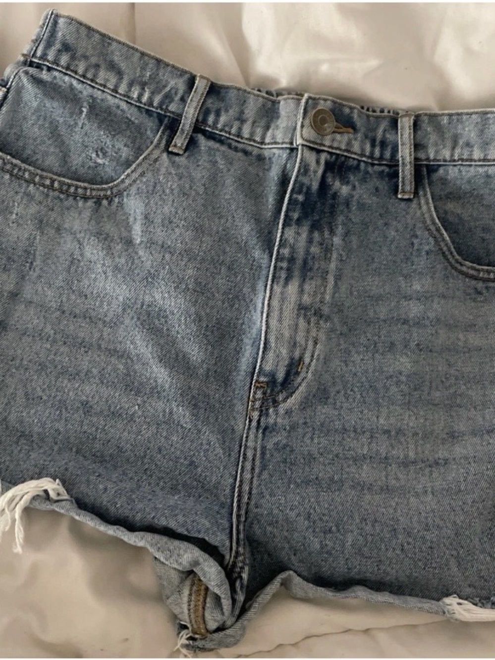 Show Me Your Mumu Tucson
Shorts in Cloud Burst. Size 30
